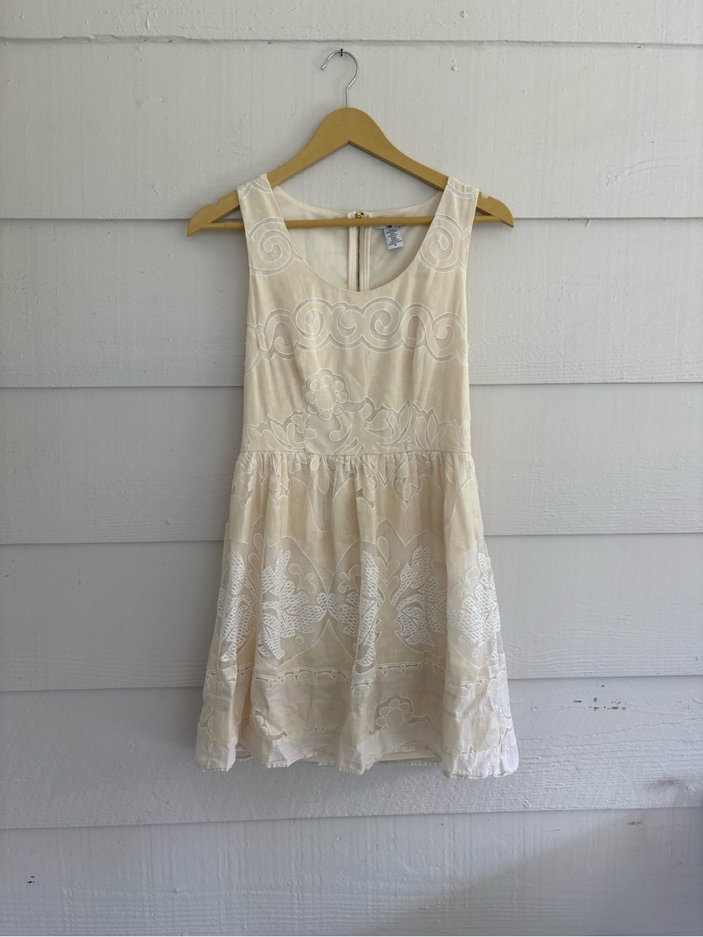 Bar III Cream Ivory Embroidered Lace Dress Size Small Sleeveless Fit & Flare